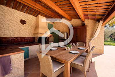 PROPRIETE DE 220M2 AVEC PISCINE SUR 3388M2 DE TERRAIN DEPENDANCE GARAGE ATELIER