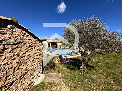 PROPRIETE DE 220M2 AVEC PISCINE SUR 3388M2 DE TERRAIN DEPENDANCE GARAGE ATELIER