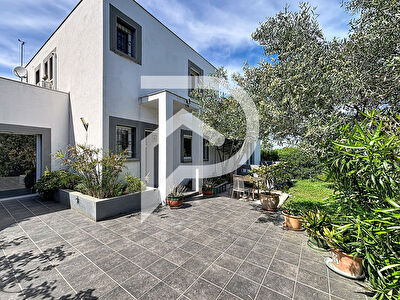 Villa contemporaine avec piscine intérieure chauffée ? Agde Mont Saint-Loup