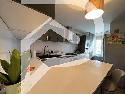 LOCATION : maison T5 (110 m²) à CHANTEHEUX