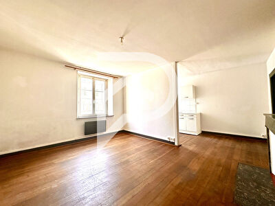 Appartement avec local situé au rez-de-chaussée