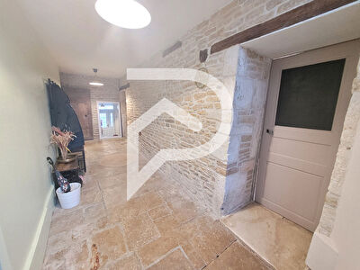 Maison de Charme Rénovée avec Piscine et Jardin proche de Chaumont