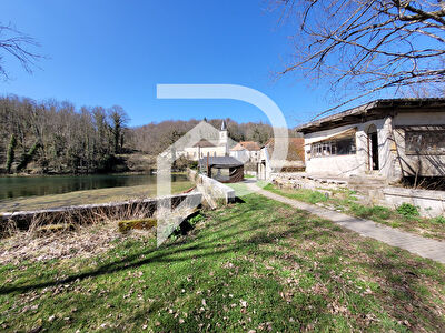 Bâtiment Atypique avec restaurant