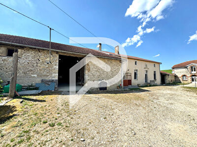 Maison de caractère de 233 m² avec grange et vaste terrain située à AMBONVILLE