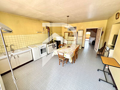 Maison de caractère de 233 m² avec grange et vaste terrain située à AMBONVILLE