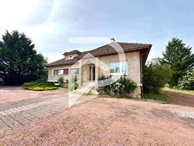 NOGENT Maison de construction harmonieuse et durable de 221,66 m² sur 4 686 m² de terrain arboré 