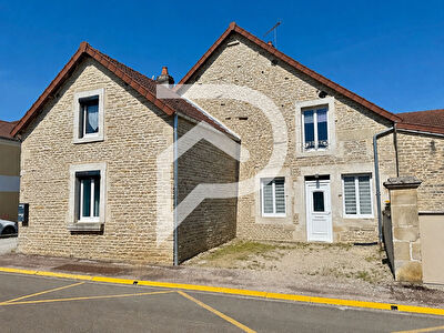 Maison 13 pièces 375 m² habitables située à Villiers-le-Sec