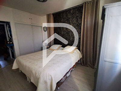 Appartement 4 pièces avec vue sur le parc, cave, cellier et garage automatisé.