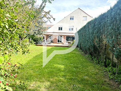 SEMI PLAIN PIED 7 CHAMBRES 200 M²