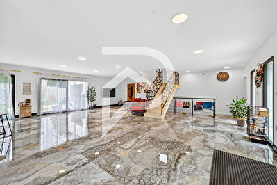 Maison  7 pièces 295 m2
