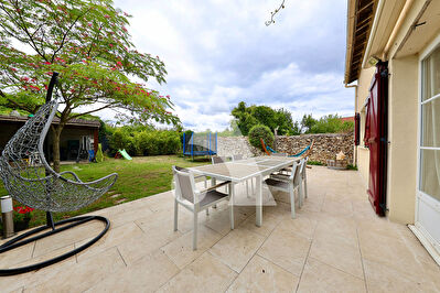 Maison Le Coudray Montceaux 7 pièce(s) 140 m2