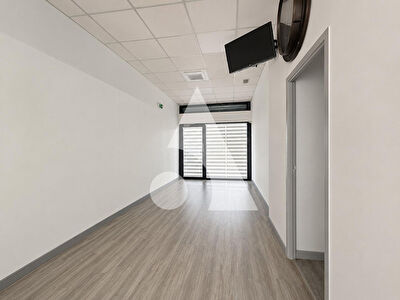 Local d'activité Mennecy 54 m2 MENNECY photo 3