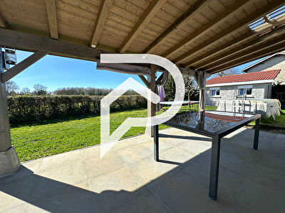 Maison de Plain-pied entourée de nature