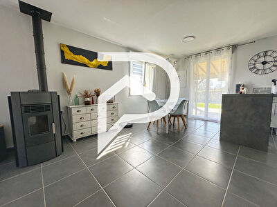 Maison de Plain-pied entourée de nature