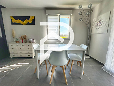 Maison de Plain-pied entourée de nature