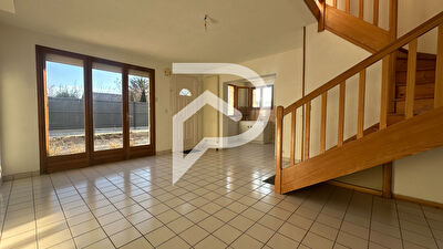 Maison de 70m²  avec garage et jardin