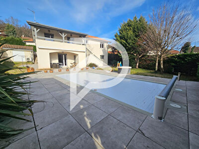 Villa La Boisse 7 pièce(s) 194 m2