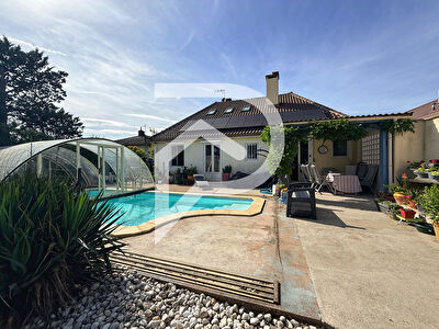 Maison familiale avec piscine et parc à Dagneux