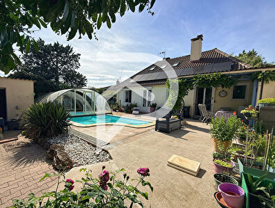 Maison familiale avec piscine et parc à Dagneux