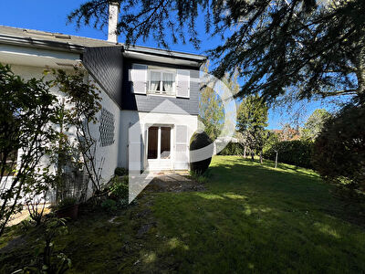 Maison Coignieres 7 pièce(s) 148 m2