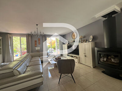 Maison Les Essarts Le Roi 7 pièce(s) 173 m2 LES ESSARTS LE ROI photo 6