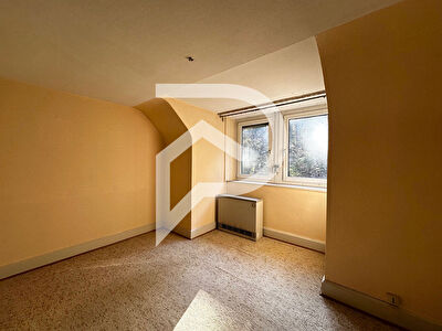 Immeuble avec bureau et grange Labaroche 13 pièce(s) 285 m2