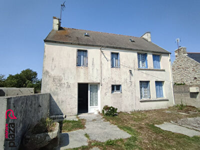 maison de bourg à rénover avec jardin- plogoff