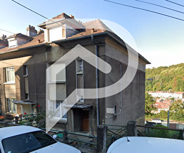 Maison mitoyenne d'un côté de 125 m² avec garage et jardin