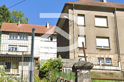 Maison mitoyenne d'un côté de 125 m² avec garage et jardin