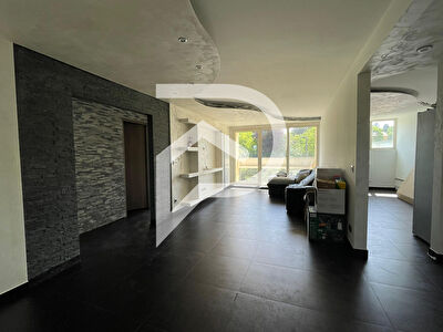 À VENDRE Superbe Appartement 3 Chambres Rénové à Neuf Mont-Saint-Martin