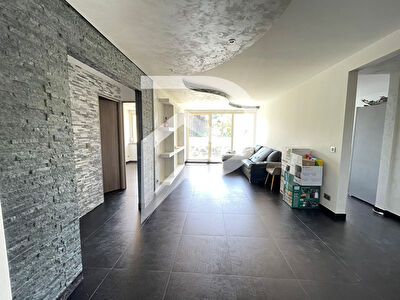 À VENDRE Superbe Appartement 3 Chambres Rénové à Neuf  Mont-Saint-Martin