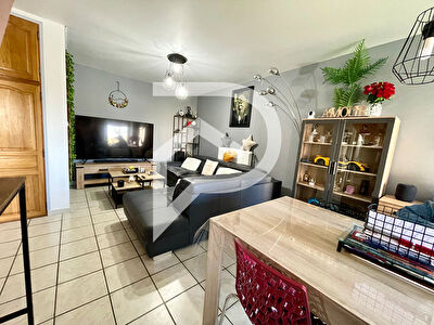 Appartement duplex agréable, habitable immédiatement sans travaux.