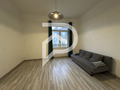 En exclusivité ? Coup de coeur assuré ? T3 lumineux en plein coeur de Longwy (Place Darche)