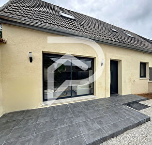 Charmante maison de 3 chambres, entièrement rénovée.