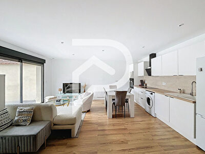 Charmante maison de 3 chambres, entièrement rénovée.