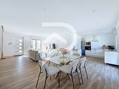 Maison neuve 4 chambres à vendre. Secteur calme et recherché