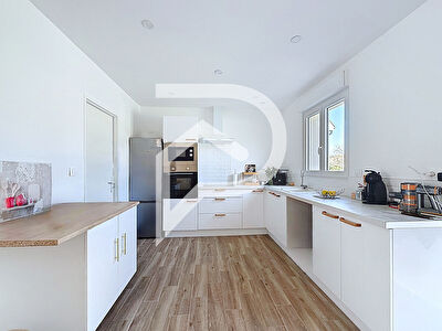 Maison neuve 4 chambres à vendre. Secteur calme et recherché