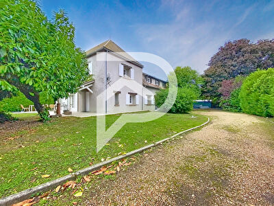 Maison de caractère avec jardin à Marsauceux (axe N12)