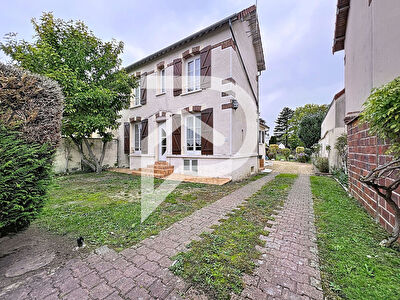 Maison familiale à Saint-Rémy-sur-Avre, coeur centre-ville.