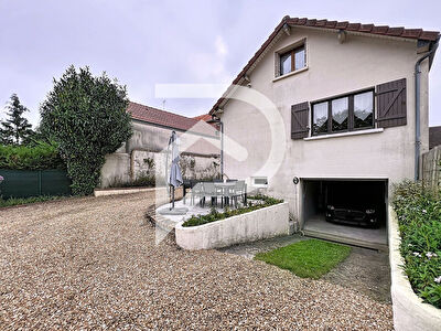 Maison familiale à Saint-Rémy-sur-Avre, coeur centre-ville.