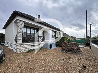 Charmante maison de plain pied idéalement située, proche de toutes commodités