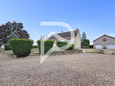 Maison avec 3 studios indépendants et potentiel locatif, Marville-Moutiers-Brûlé