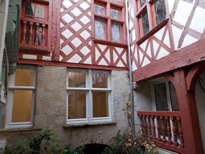BLOIS CENTRE-VILLE ? Charmant T3 en duplex dans immeuble ancien