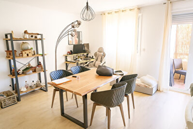 À vendre ! Beau T3 rénové de 87m² avec terrasse, loggia et cave.