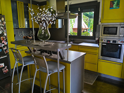Mandres-les-Roses - Maison familiale de 200 m² avec piscine, jacuzzi, véranda climatisée et jardin paysagé