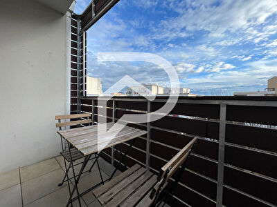 Appartement 2 pièce(s) 45 m2 Meublé avec balcon et parking privatif