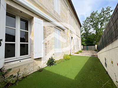 maison avec chai , vignes et bois à Fronsac