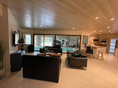Maison de plain-pieds 8 pièces 257 m2