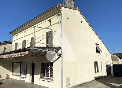 Immeuble St Seurin Sur L Isle 6 pièces 159 m2