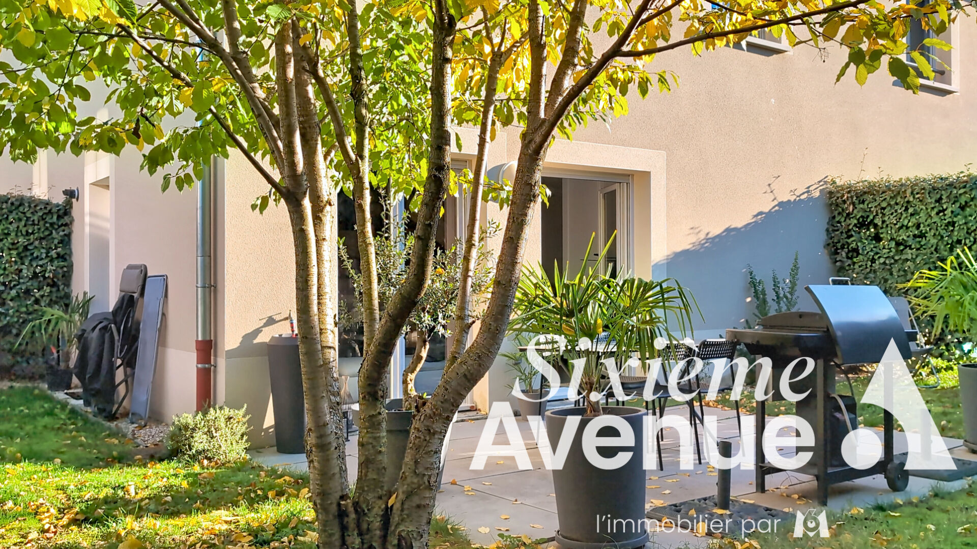 Duplex au charme unique, comme une petite maison au coeur de Chassieu — 68 m², 2 chambres, jardin